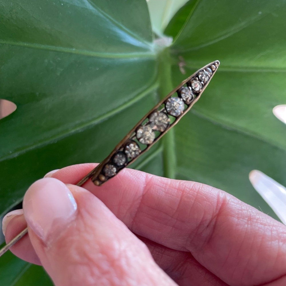 VTG Victorian Stick-Pin, Crescent-Moon Top & Clear Stones in Copper Tone Metal - Picture 5 of 9